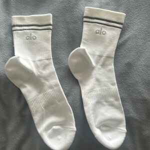 alo yoga unisex half-crew performance socks. brand new